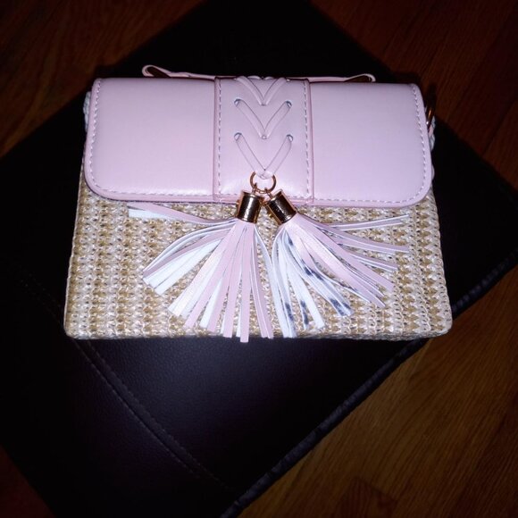 Neiman Marcus White Straw & Leather Flap Gold Hardware Crossbody - Picture 1 of 6